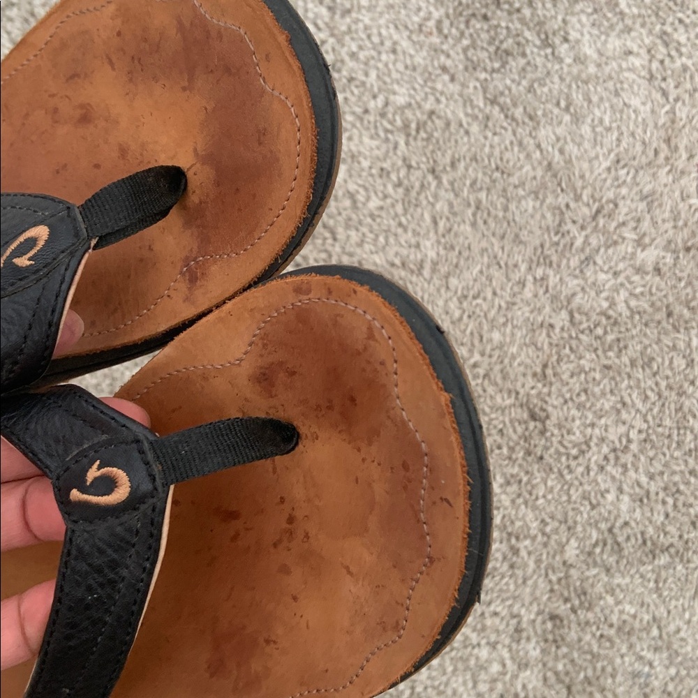 NWT OluKai Pua Black Leather Flit Flop Sandal Womens Size 8 - Picture 2 of 5
